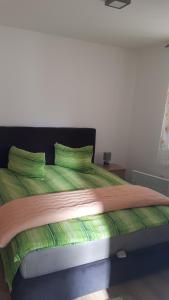 Postel nebo postele na pokoji v ubytování Apartman Gorski raj minimum 2 nocenja + 14 fotografií