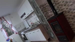 Eldhús eða eldhúskrókur á Apartman Gorski raj minimum 2 nocenja