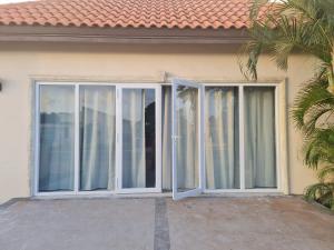 Gallery image of Sandpiper Beach Apartments in Palm-Eagle Beach