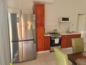 Gallery image of Sandpiper Beach Apartments in Palm-Eagle Beach +52 photos