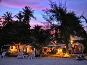 Zahrada ubytování Samui Caravans
