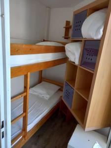 Posteľ alebo postele v izbe v ubytovaní Capao 160, piscine, parking, clim