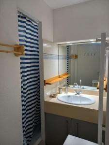 Kúpeľňa v ubytovaní Capao 160, piscine, parking, clim