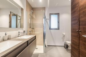 a bathroom with a sink and a shower at Agora 0-3 DELUXE 1B in Palm-mar +10 photos