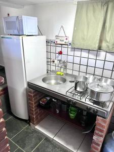 Kjøkken eller kjøkkenkrok på Chales da Lua Juquehy