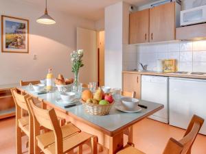 Kuchyňa alebo kuchynka v ubytovaní Vacancéole - Les Balcons du Soleil