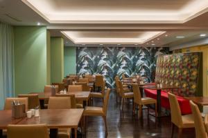 a dining room with wooden tables and chairs at Quality Hotel Vienna in Vienna