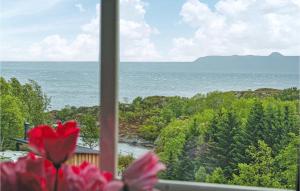 Φωτογραφία από το άλμπουμ του Lovely Apartment In Sandstad With Wifi σε Skipnes