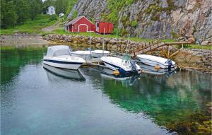 Φωτογραφία από το άλμπουμ του Lovely Apartment In Sandstad With Wifi σε Skipnes