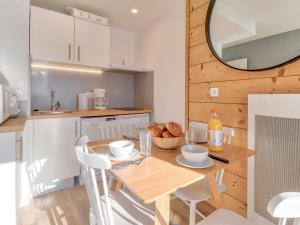 Kuchyňa alebo kuchynka v ubytovaní Vacancéole - Les Balcons du Soleil