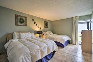 Postel nebo postele na pokoji v ubytování Idyllic PCB Condo with Pool Access and Ocean Views!