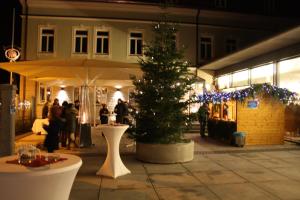 a christmas tree in front of a store at night at Alte Brauerei Mertingen in Mertingen