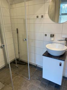 Koupelna v ubytování Bruksgården