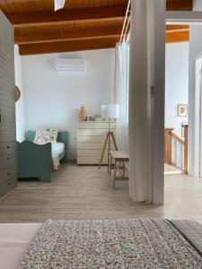 Postel nebo postele na pokoji v ubytování Beachfront House Pythagorion