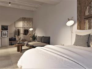 Postel nebo postele na pokoji v ubytování F Fine Suites - Adults Only