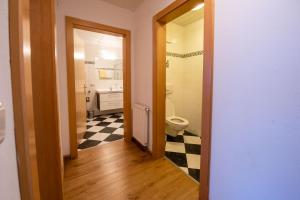 A bathroom at Apartment Bacher Még 14 kép
