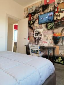 a bedroom with a bed and a tv on a wall at Il Casello Country House in Sciacca