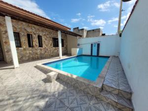 a swimming pool in the backyard of a house at Casa em Peruíbe in Peruíbe