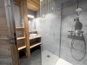 a bathroom with a shower and a sink at PASTORALE 2 - Bel appartement avec terrasse - Wifi - Garage in La Clusaz +16 photos