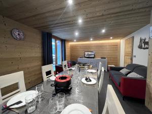 a living room with a table and a couch at PASTORALE 2 - Bel appartement avec terrasse - Wifi - Garage in La Clusaz