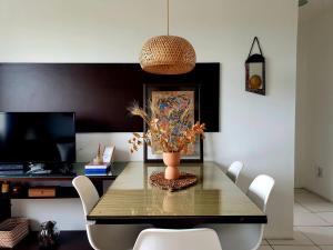 TV a/nebo společenská místnost v ubytování MARESIAS306, AP SIMPÁTICO E ACOLHEDOR, LOCALIZAÇÃO PRIVILEGIADA na PRAIA DO CASSINO