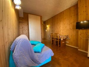 A television and/or entertainment centre at Bellavista 5 Confini