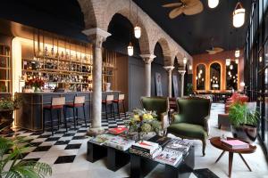 Pića u objektu Los Seises Sevilla, a Tribute Portfolio Hotel