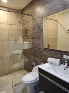 Ένα μπάνιο στο Hotel American Visa Cali