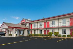 a hotel with a parking lot in front of it at Red Roof Inn & Suites Jackson, TN in Jackson