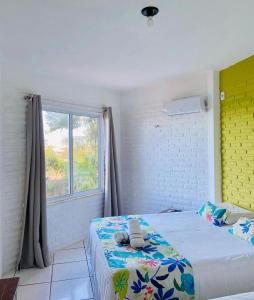 a bedroom with two beds and a window at Hotel Platô in Paraipaba +27 photos
