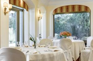Majoituspaikan Hotel Ristorante Paradise ravintola tai vastaava paikka