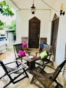 Et opholdsområde på Mount Sapphire Lodge + 34 billeder