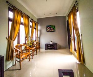 Area tempat duduk di Gated 3BR Residence - 10 mins from Malioboro