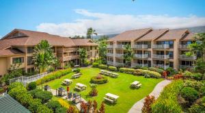 En hage utenfor Sea Village condo with Unobstructed ocean views and Oceanside Pool