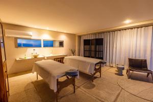 a hospital room with two beds and a sink at Zank by Toque Hotel in Salvador