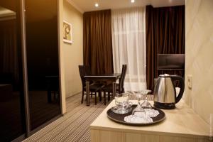 TV a/nebo společenská místnost v ubytování Kiroff Hotel