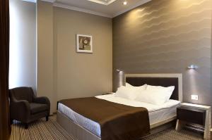 Postel nebo postele na pokoji v ubytování Kiroff Hotel