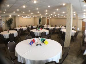 Un restaurant sau alt loc unde se poate mânca la Quality Inn & Suites Bellville - Mansfield