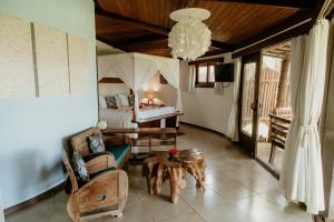 a bedroom with a bed and a table in a room at Paua Hotel Boutique in Pipa