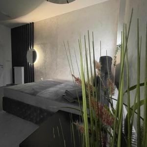 Uma cama ou camas num quarto em TEPIĆ Garni Hotel