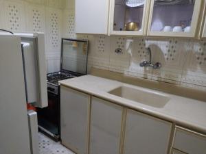 a kitchen with a sink and a stove at الحسناء 2 للوحدات السكنية in Jeddah