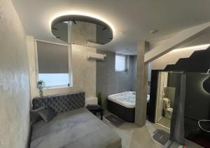 Uma casa de banho em TEPIĆ Garni Hotel