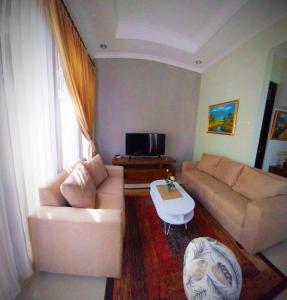 Ruang duduk di Gated 3BR Residence - 10 mins from Malioboro