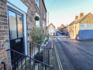 a view of an empty street in a residential neighbourhood at Olive Tree Cottage in Louth