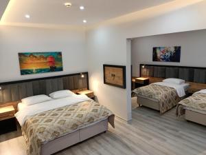 A bed or beds in a room at The Marine Hotel Még 37 kép