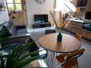 A seating area at VaKKia - Ortigia Holiday Home