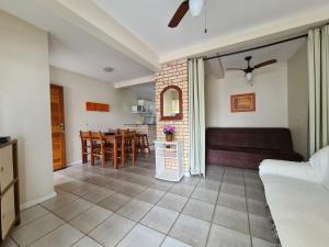 Posezení v ubytování Casa perto da Praia com Vista para Lagoa - Garopaba + 21 fotografií
