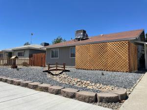 a backyard with a fence and a house at Lovely Apartment Unit Near Central Coalinga in Coalinga