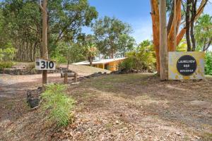 Laurelview Scenic Inn Gympie外面的花园