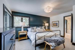 a bedroom with a bed and a blue wall at Bennett Flat Adventure in Truckee